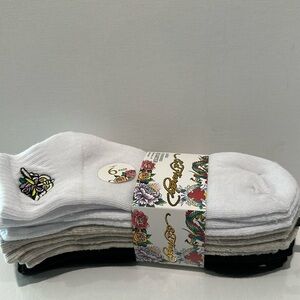 Ed Hardy Ladies Quartered Mid Cushioned (6) Pairs Socks.